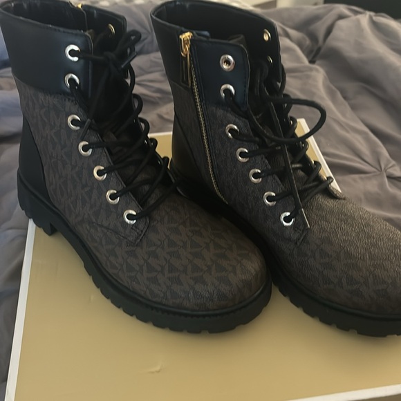 Braw new michael kors alistair bootie size 6.5 - Picture 2 of 4